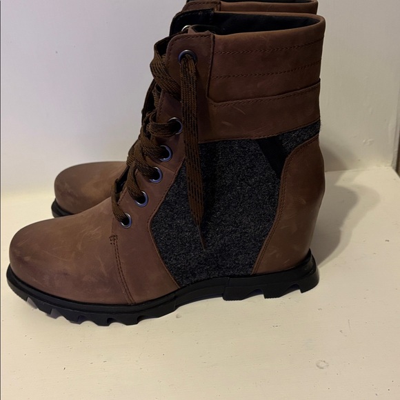Sorel Brown and Gray Women's Boots - Picture 4 of 9